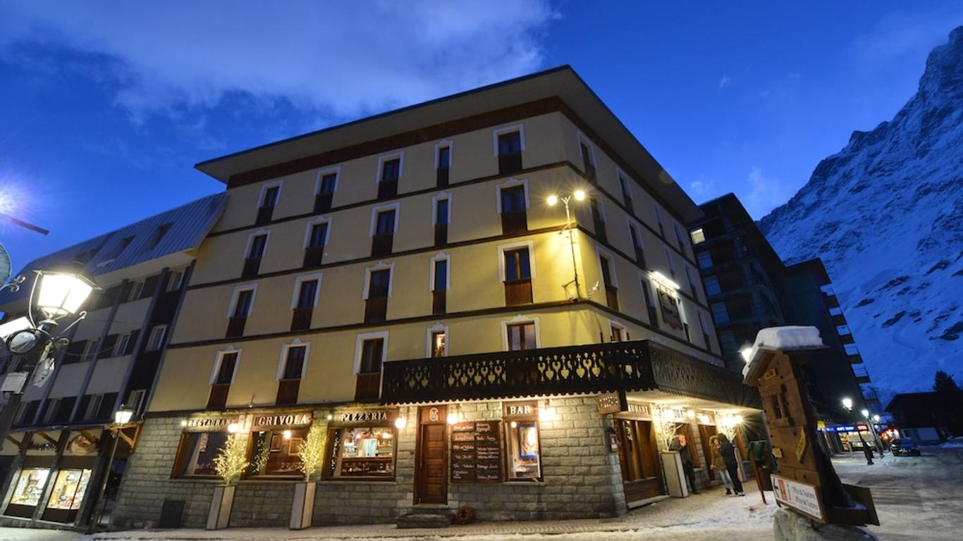 Art Hotel Grivola from ₹ 8,138. Breuil-Cervinia Hotel Deals & Reviews -  KAYAK